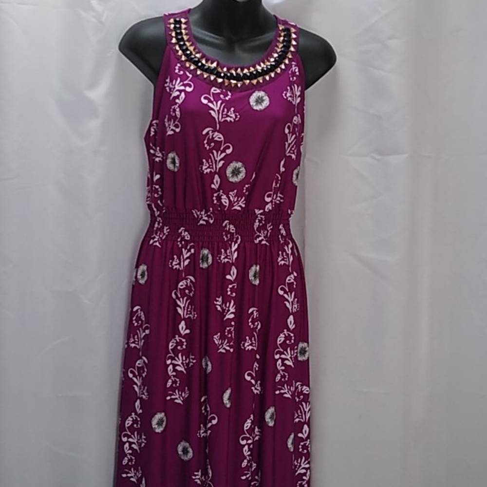 Jon and Anna, amazing purple sleeveless dress